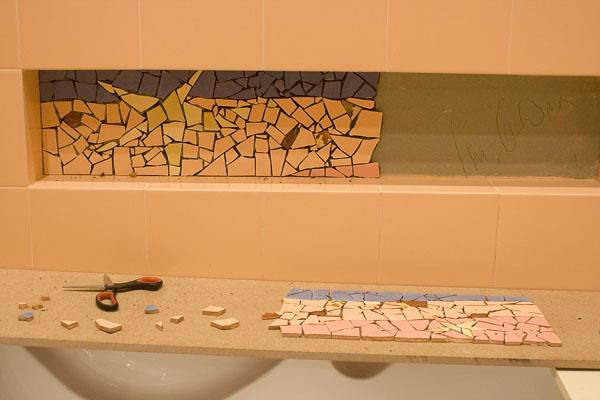 мозаика из битой плитки в ванной